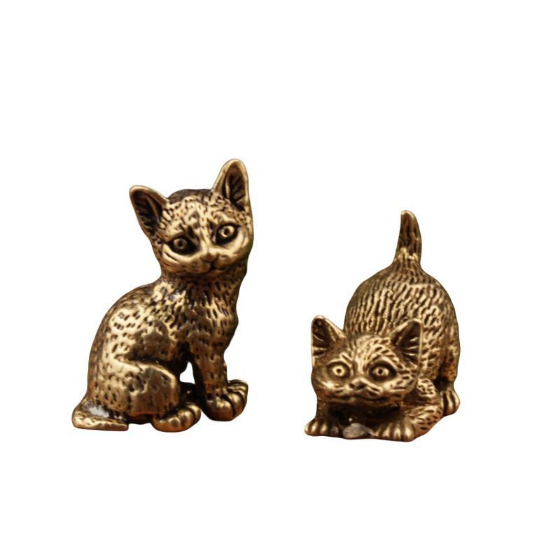 Pequena Estatueta de Gato em L - Vintage Collectibles Store avaliação e preço